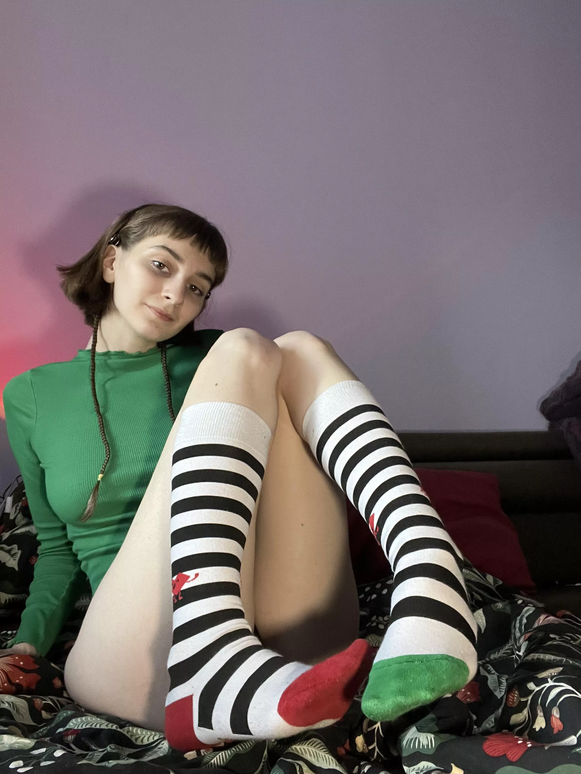 💚 cute girl in cute socks posted by SweetAgness