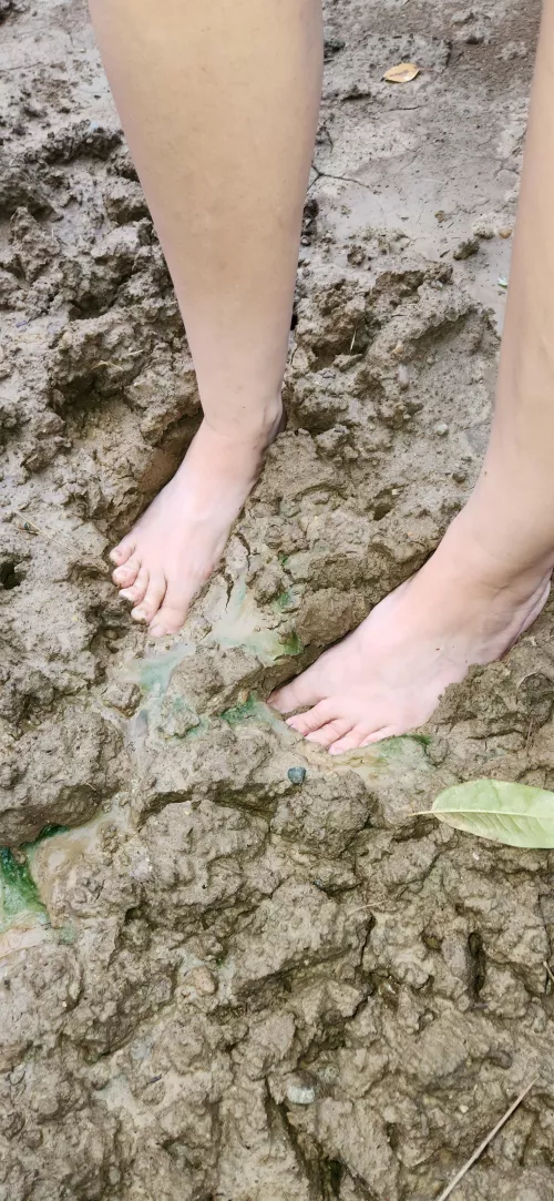 Feet in the mud by footfunwife