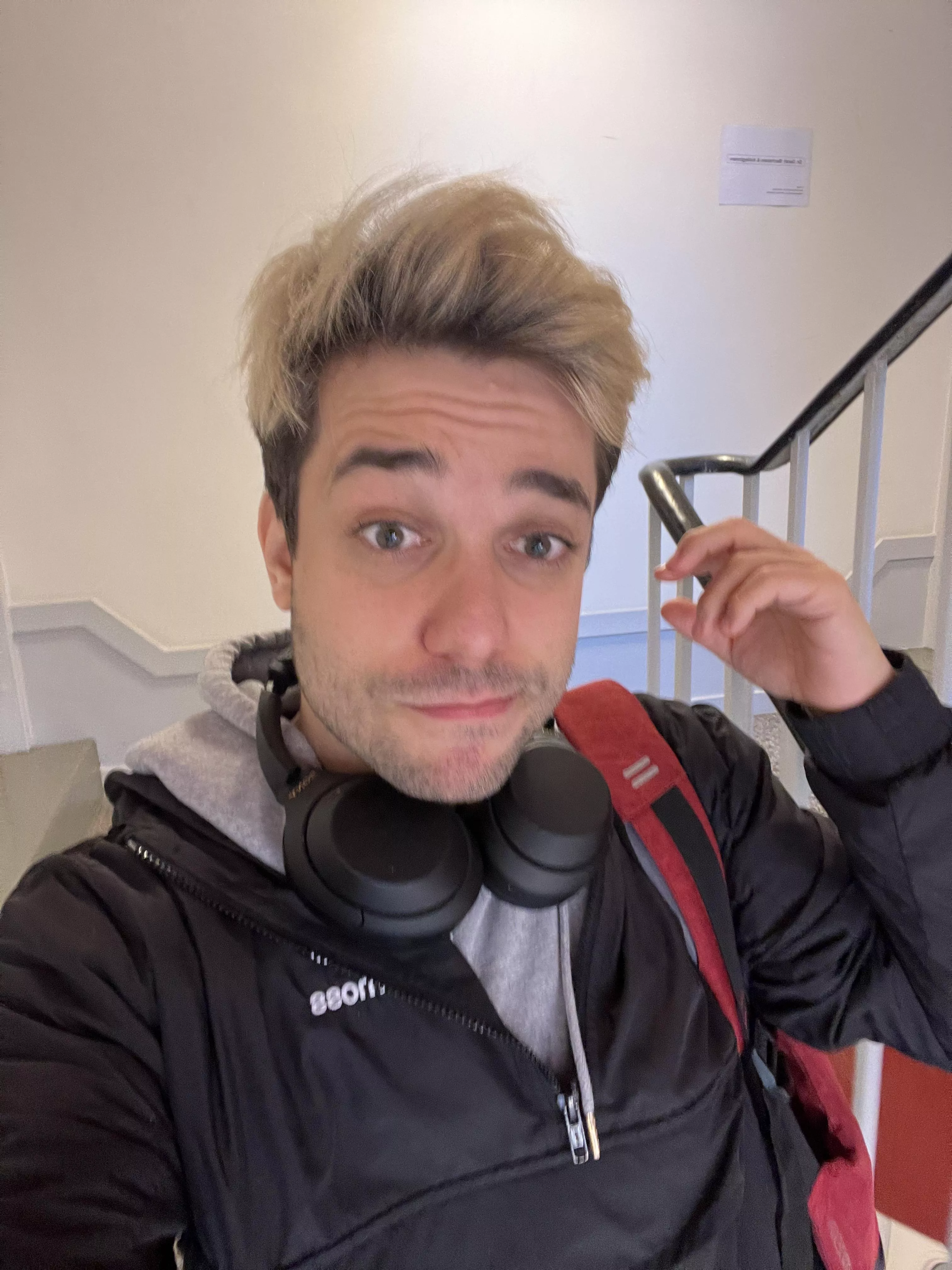 Hiya posted by magicalmoon22