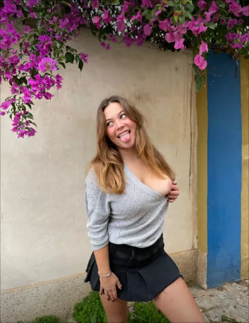 I’m thirsty. I need your cum in my mouth or dripping down my chest by milkysses