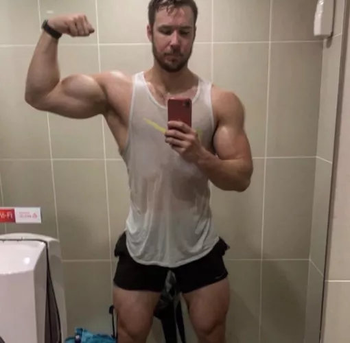 Sweaty flex by Oiledupthrowaway069