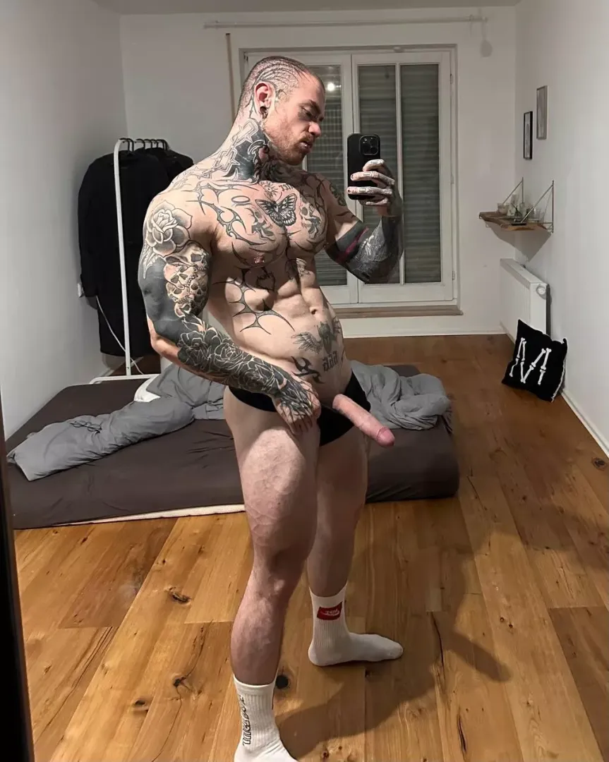 Who wants to sleep over? I'll let you suck this big dick all night long then breed you before bed posted by Martinisdead