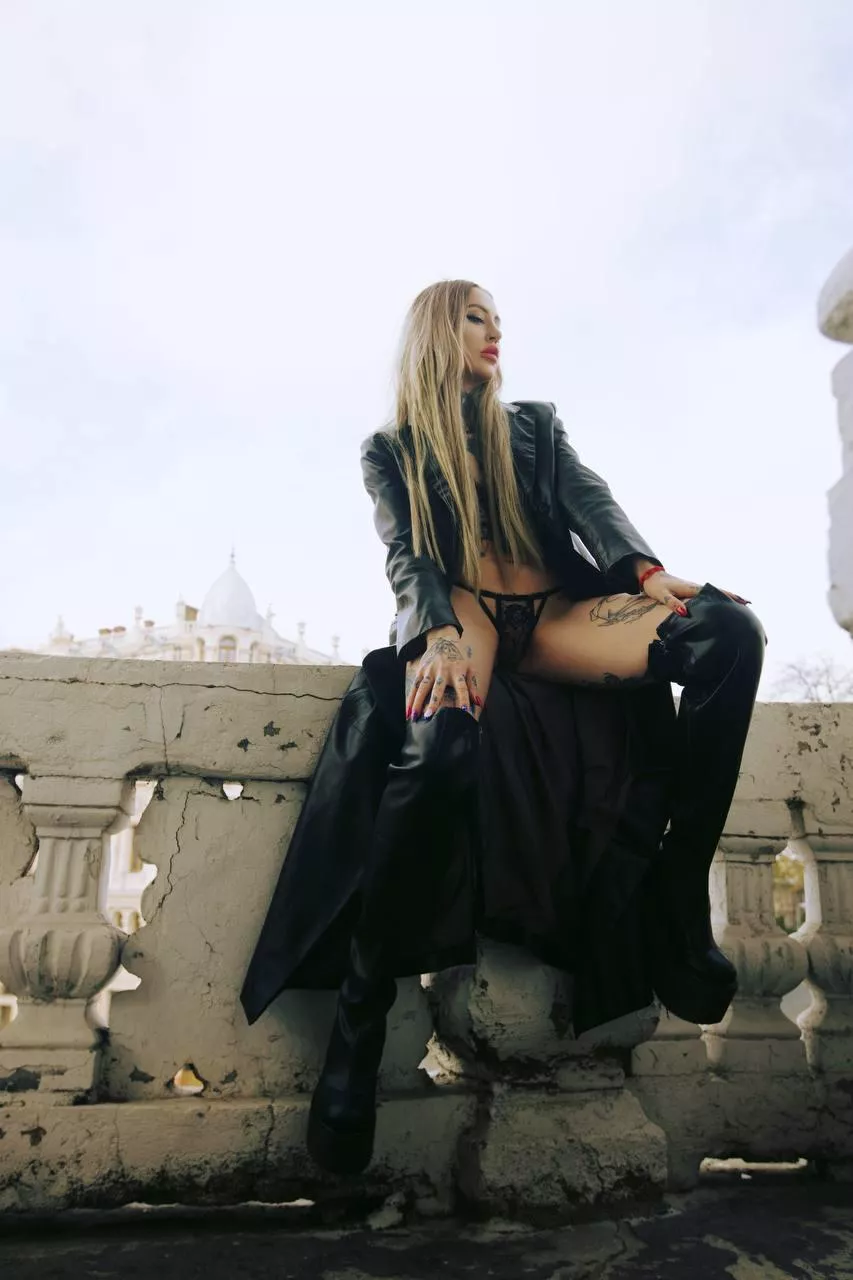 Black is my favorite color posted by Many_Insurance_9683