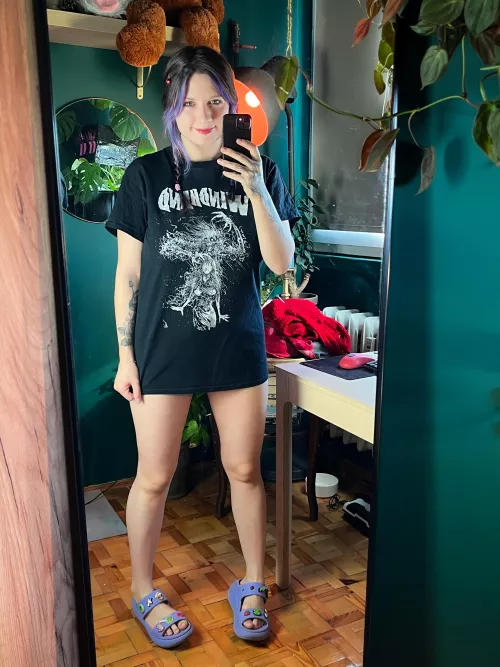 got a new shirt [f] by Littlest_Fern