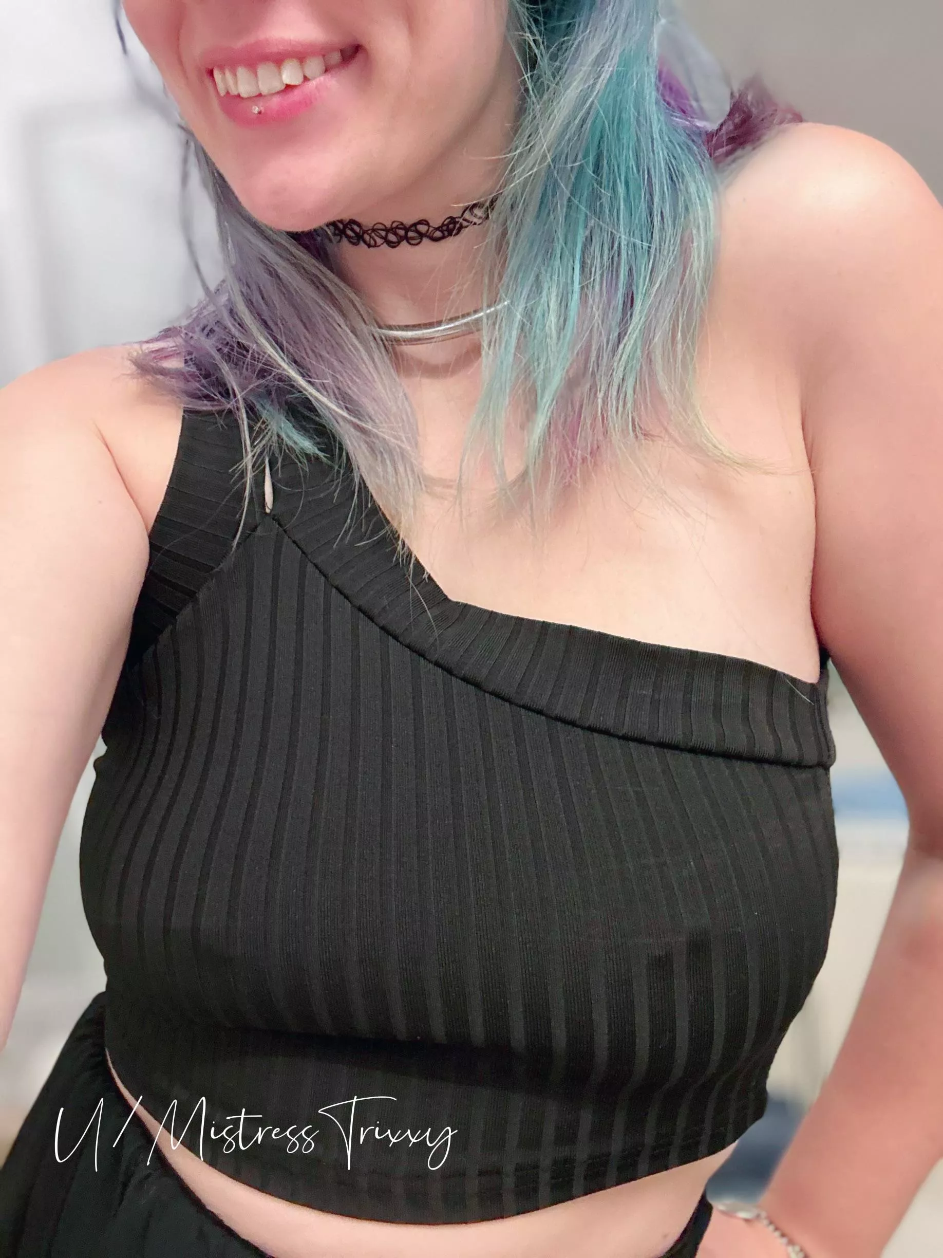 Happy Monday ☺️  posted by MistressTrixxy