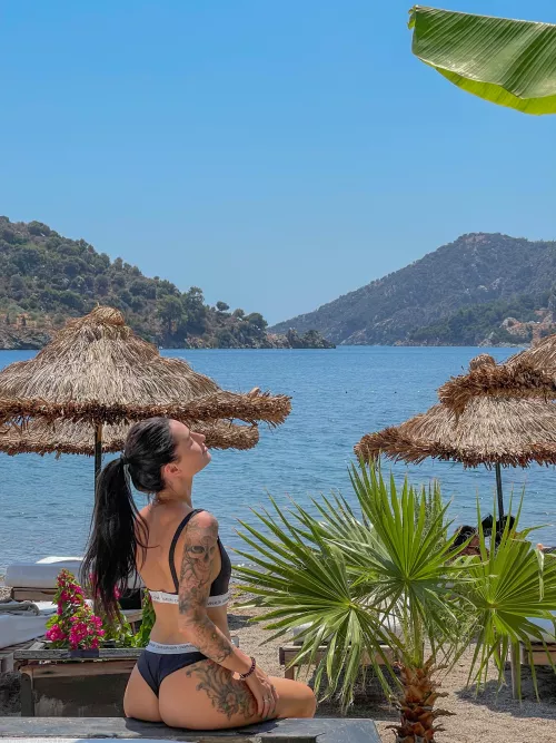 I’ll charm you with my class and leave you wanting more with my sexiness by machiatobabyyy