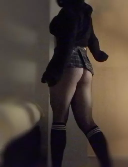 is my skirt pulled up too high? posted by sesora33