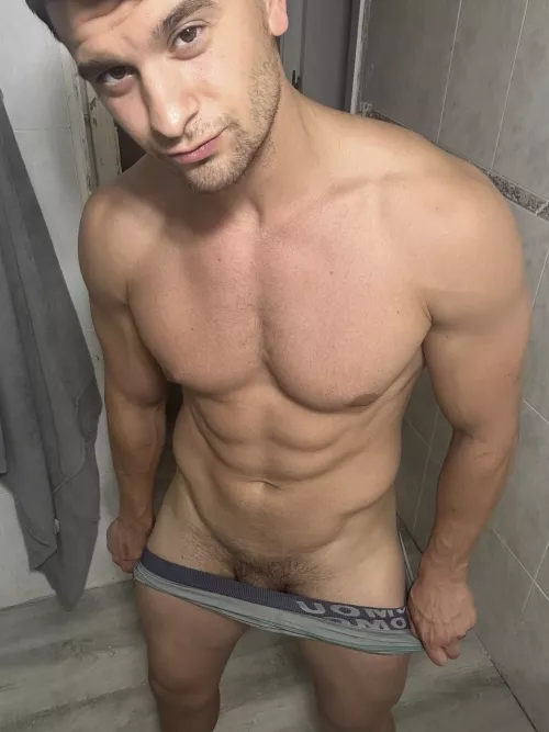 It would be cruel of me not to let you see this V every day. by realisiwak