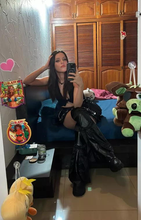 My go-to outfit for parties  posted by alestarz