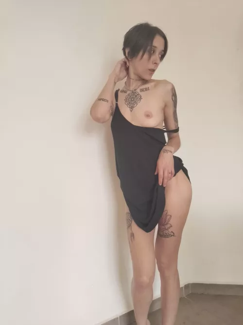 My hair looks sexy like this, it's already grown quite a bit.  by Anastasiabluee