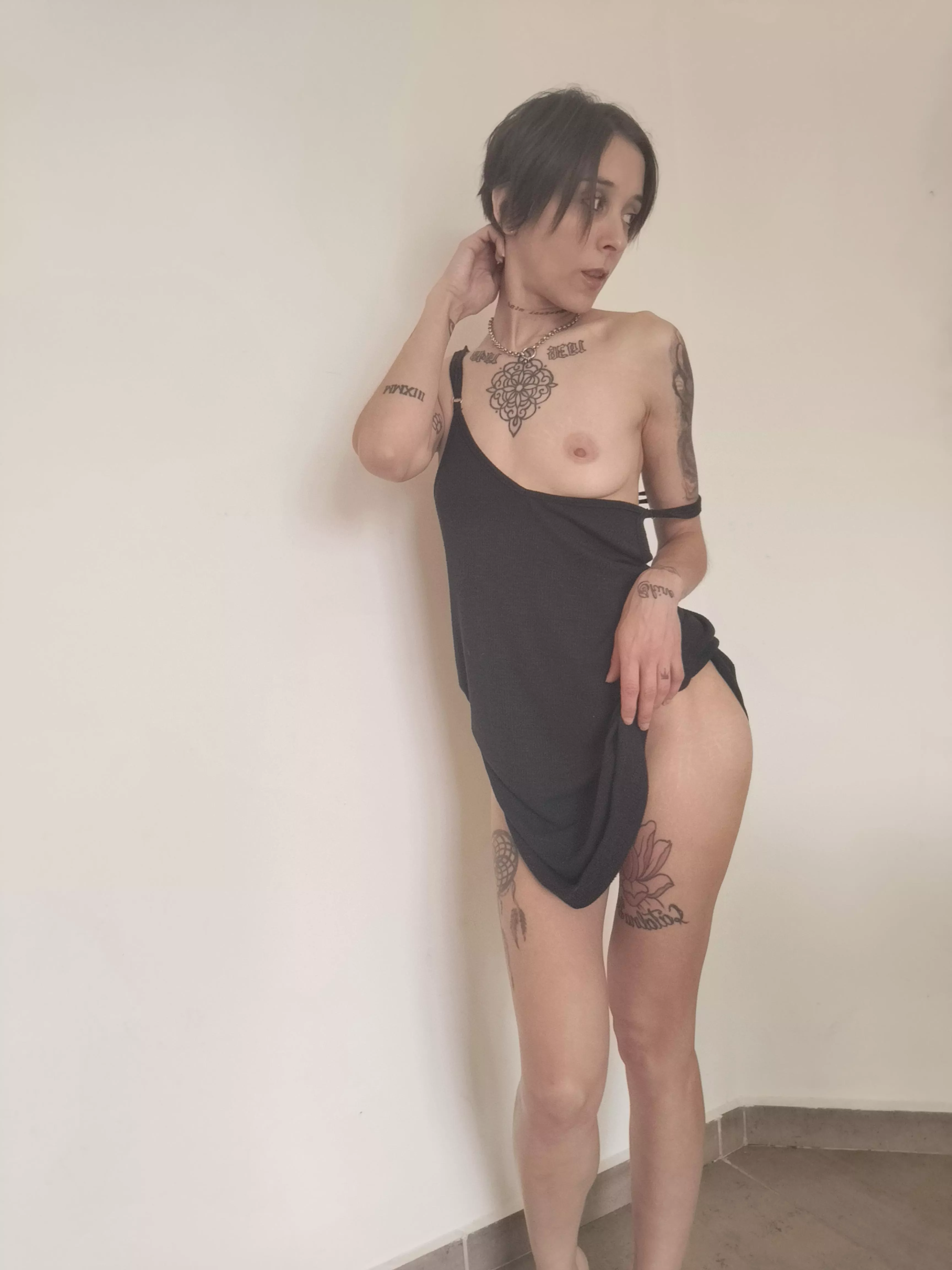 My hair looks sexy like this, it's already grown quite a bit.  posted by Anastasiabluee