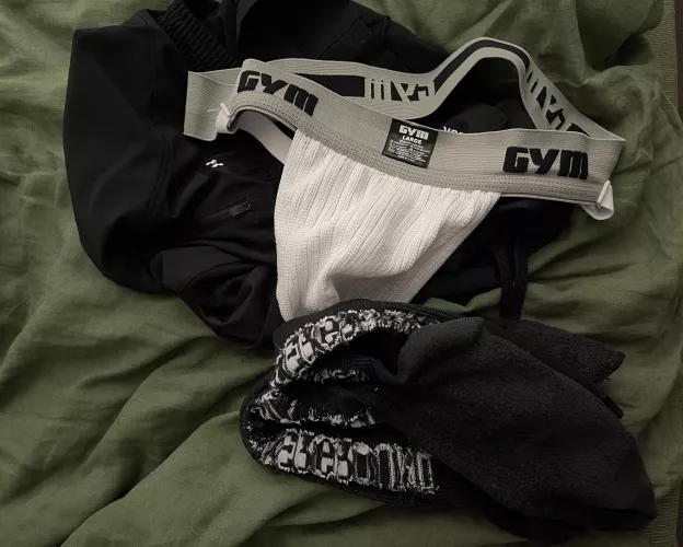 Sweaty jock after heavy deadlifts  by fred11a