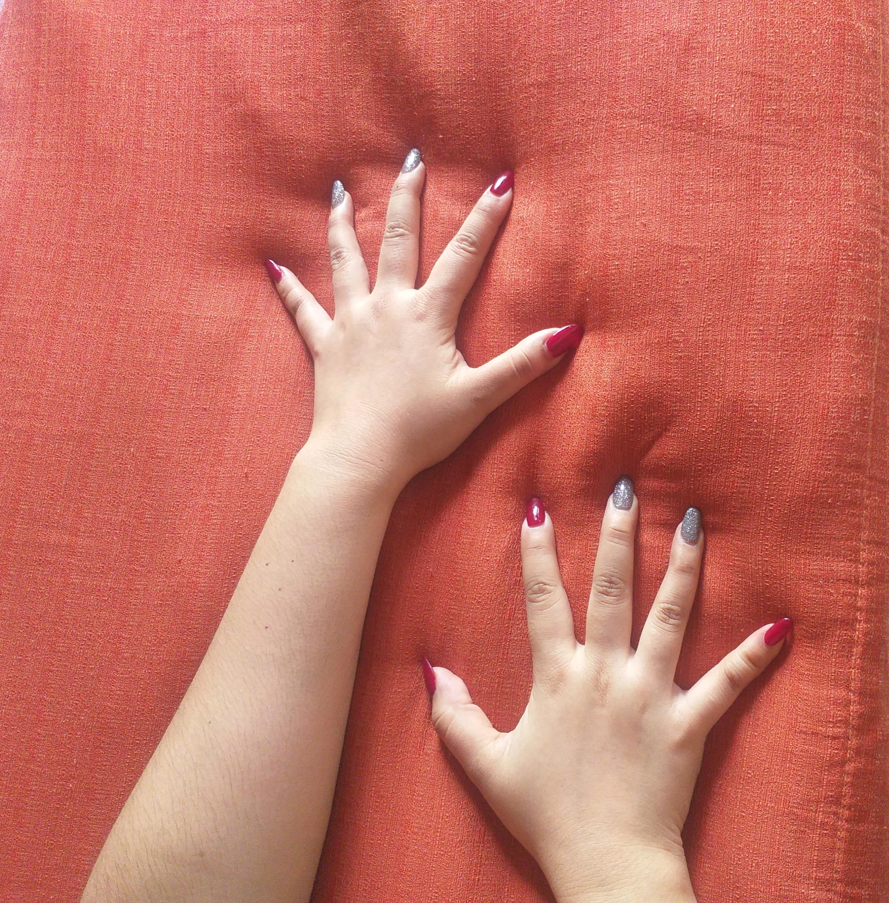 What are they doing to me to make my hands look like this?😏🤫 posted by Neleya2271