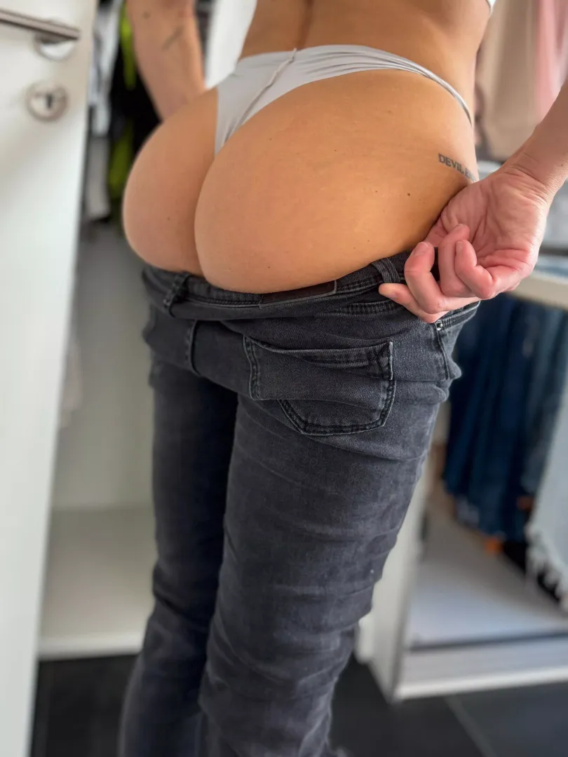 ass so fat and juicy by valerie_blzza