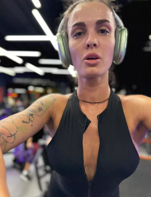 I make sure to take selfies after the workout by BlossomaHeady