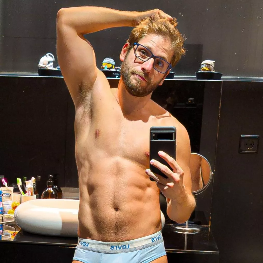 Just a blond guy from Portugal who likes to workout posted by fearmept