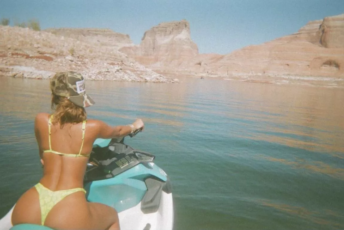 Sommer Ray on jet ski  posted by sommerraybootylover