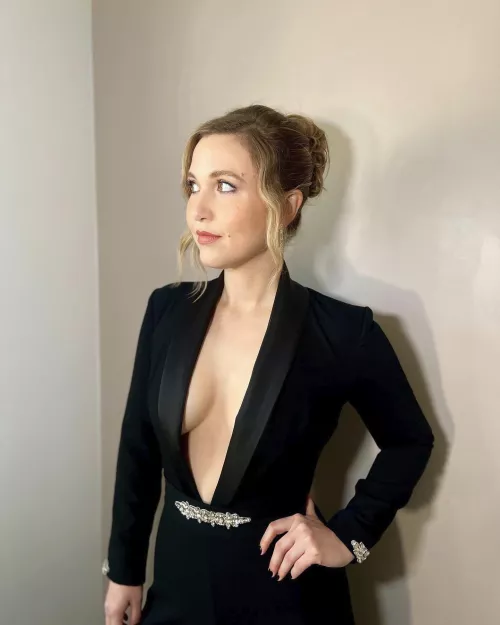 Taylor Tomlinson by Pineapplebuffet