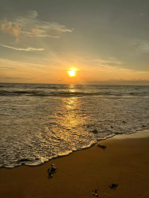 anyone else craving sunsets with beach vibes? by Akusutto_Okazaki