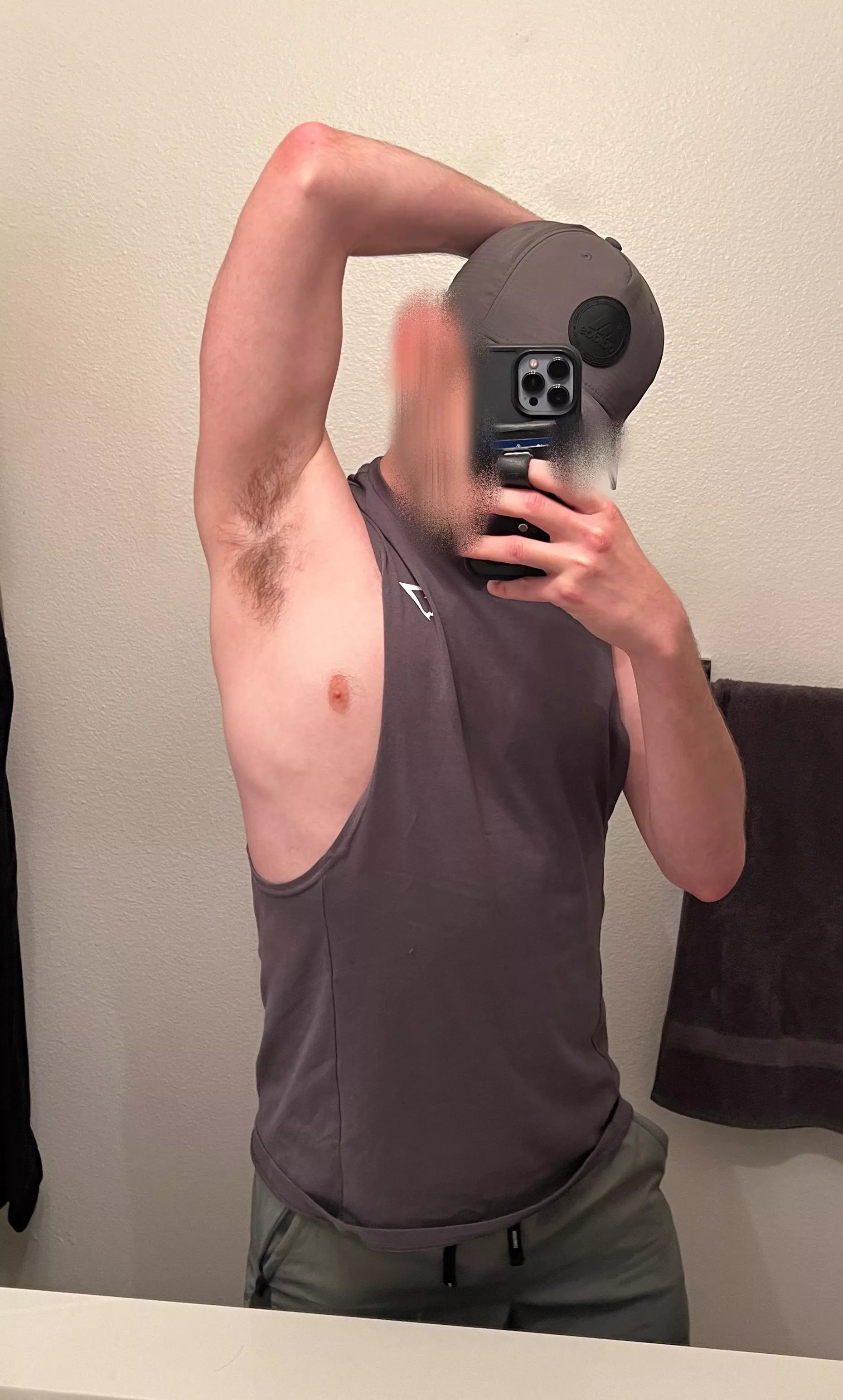 Anyone into latino musky sweaty pits?😈🔥 posted by maxxsteel1