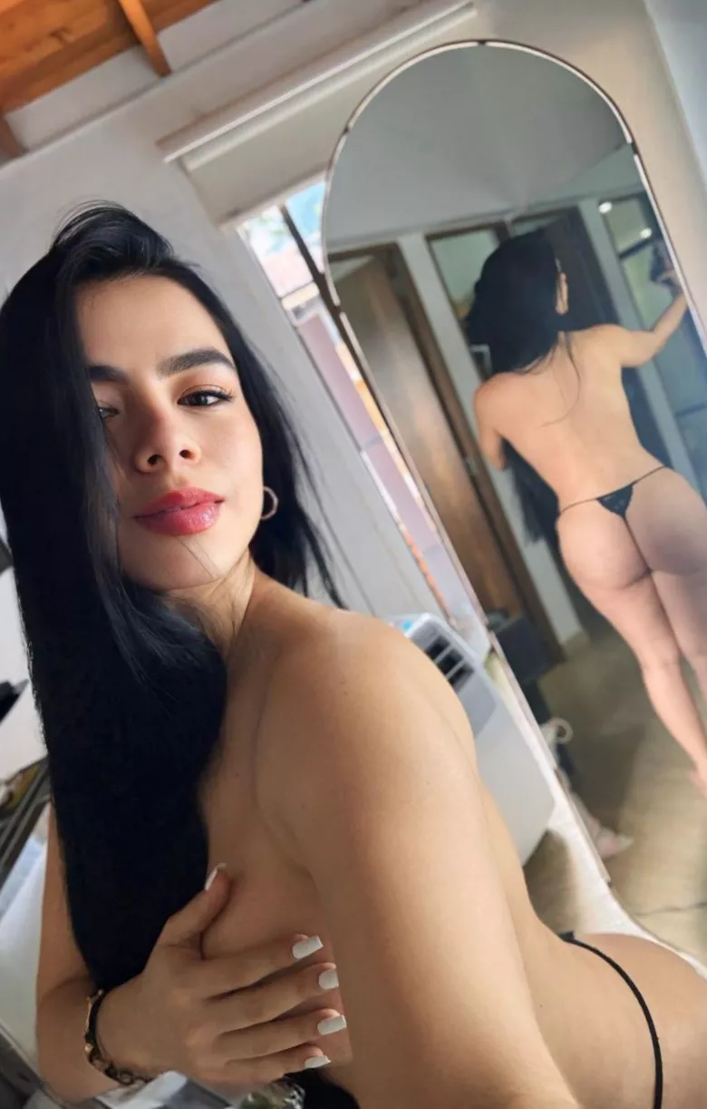 “Best. Selfie. Ever.”
 posted by SylviaaMartinez