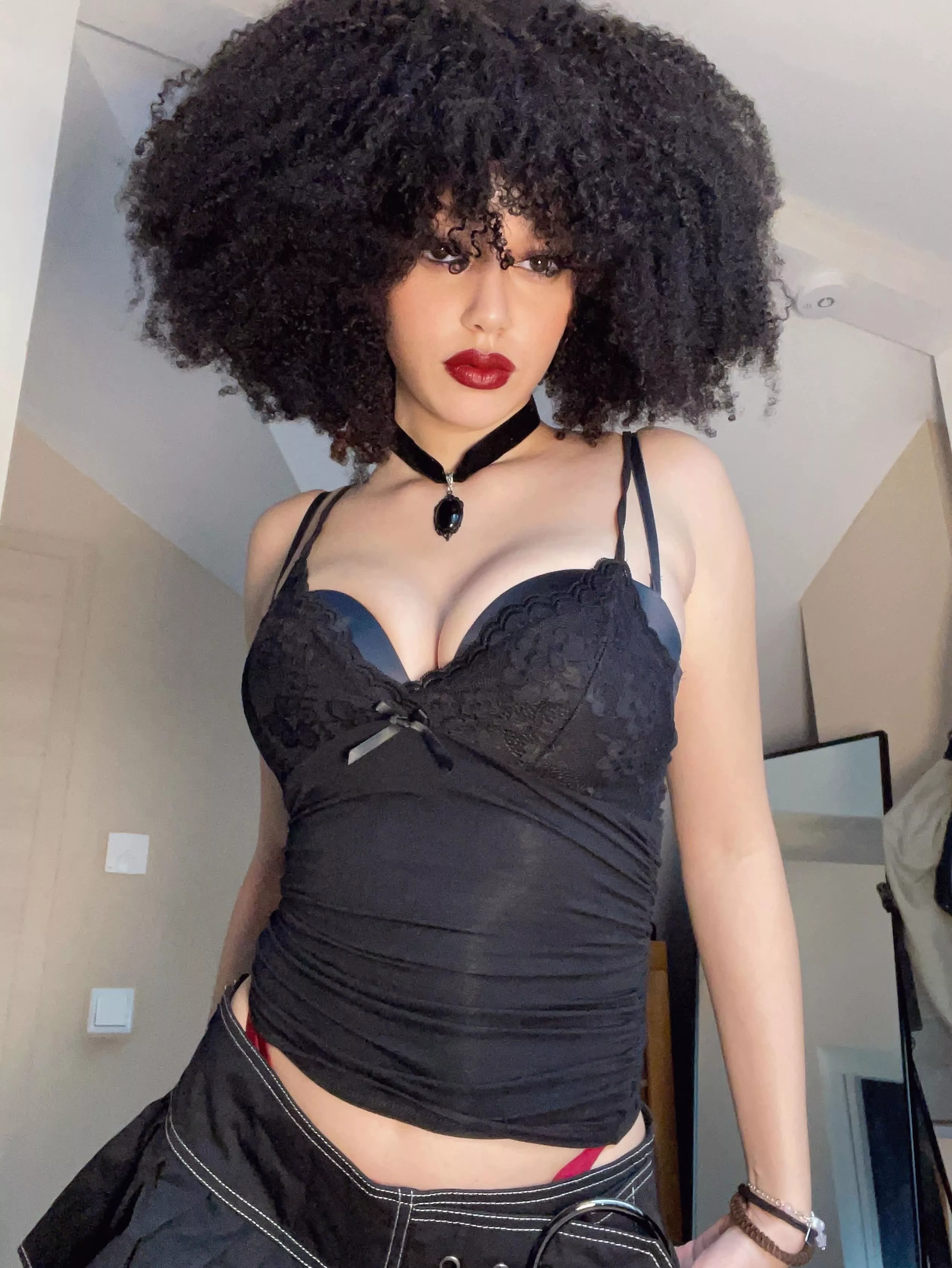 Ebony Queen that stands tall. posted by Samiraxoxodarky