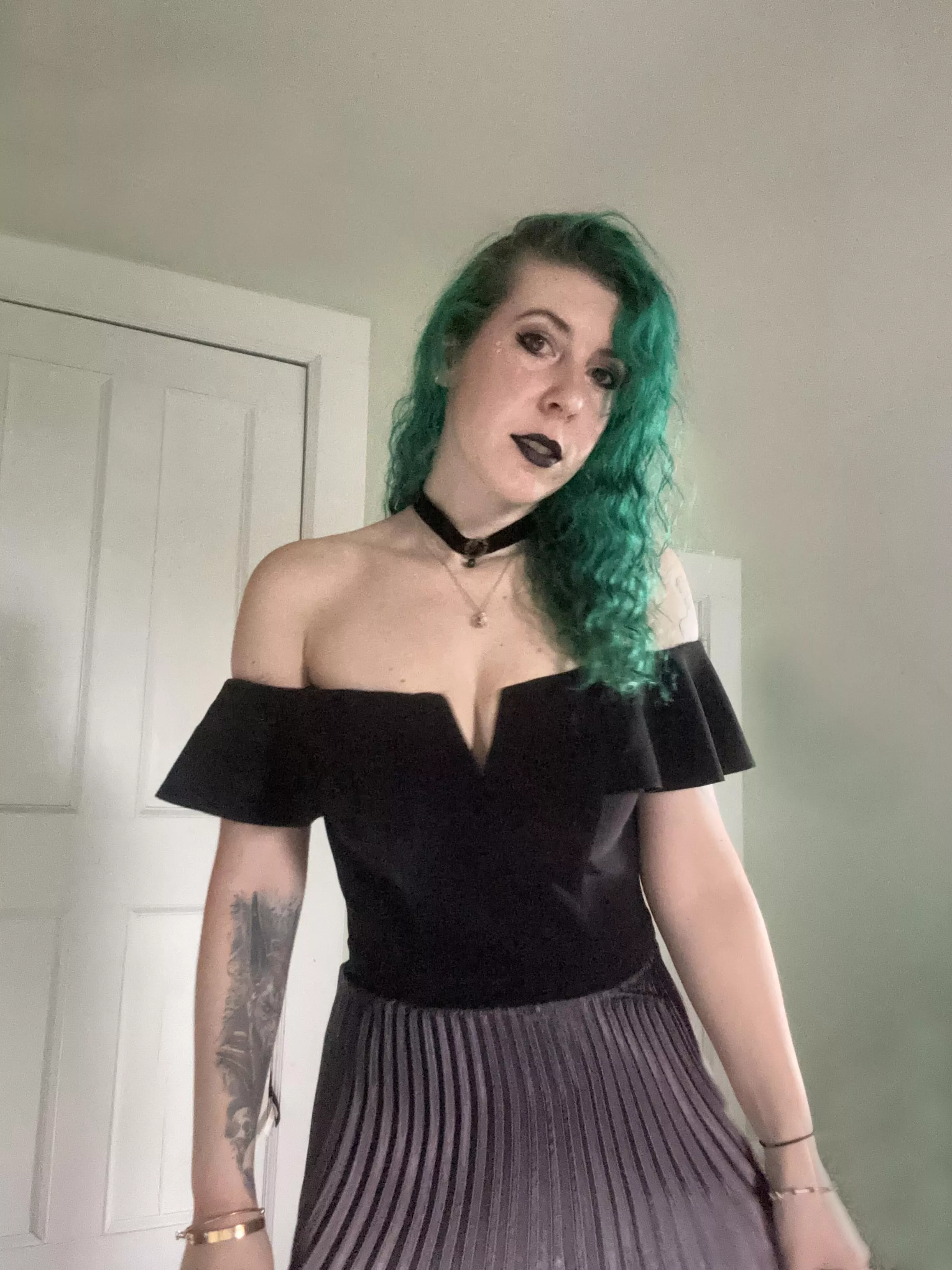 Fancy cleavage posted by sirenskiss3