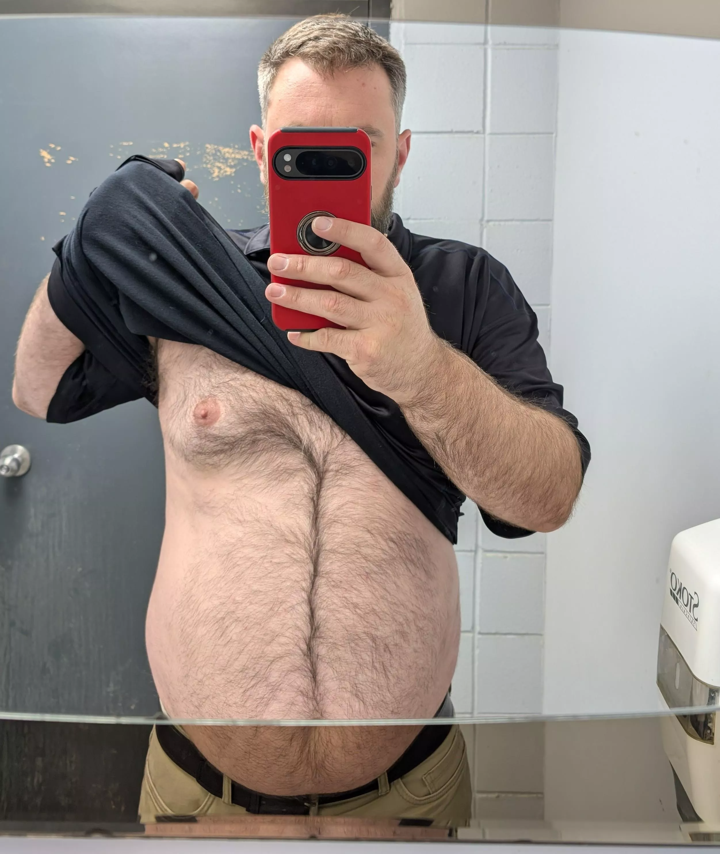 Gas station bathroom pic posted by hairychubbyman