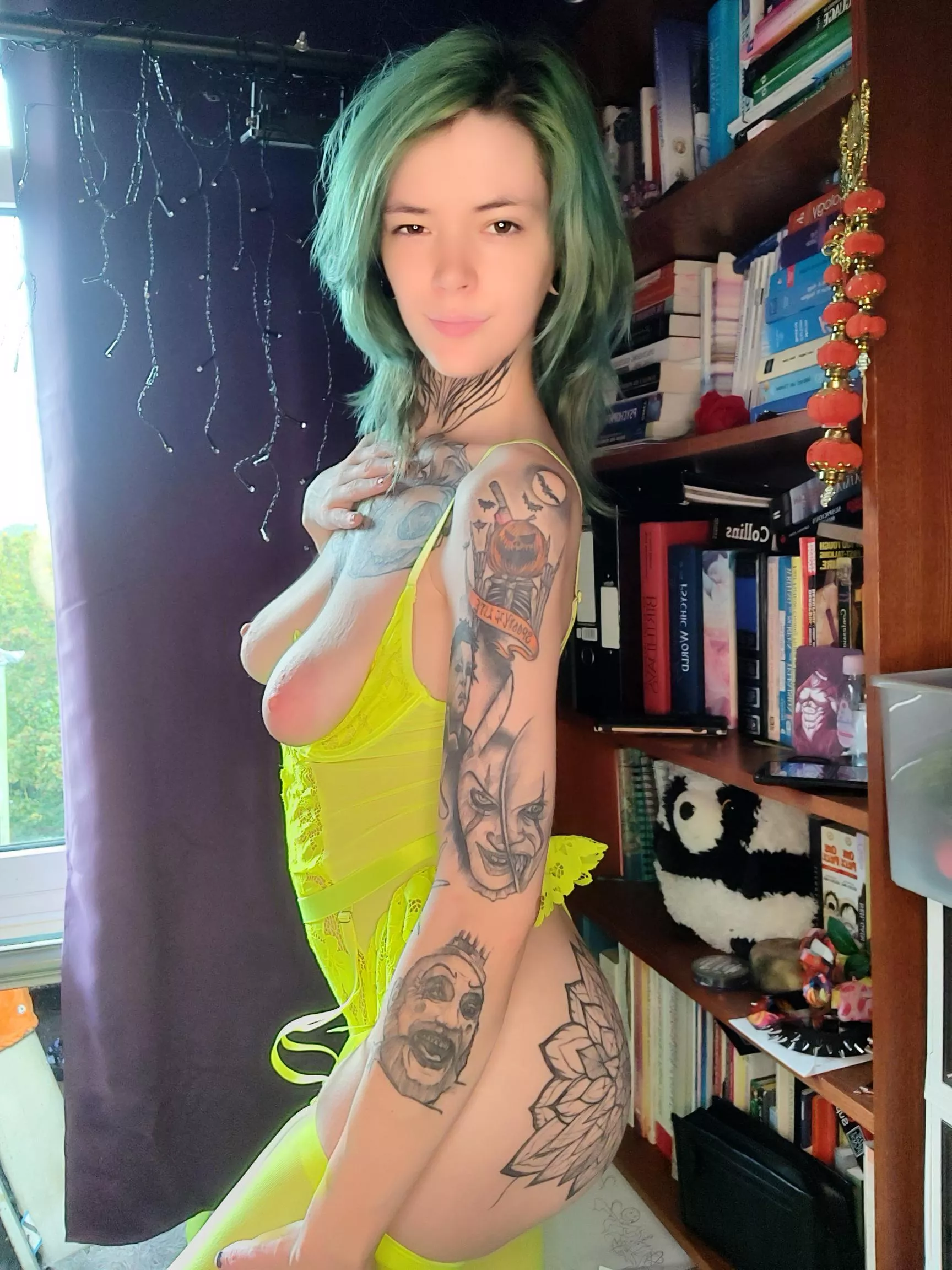 im so pale it looks even brigher posted by AprilAddams