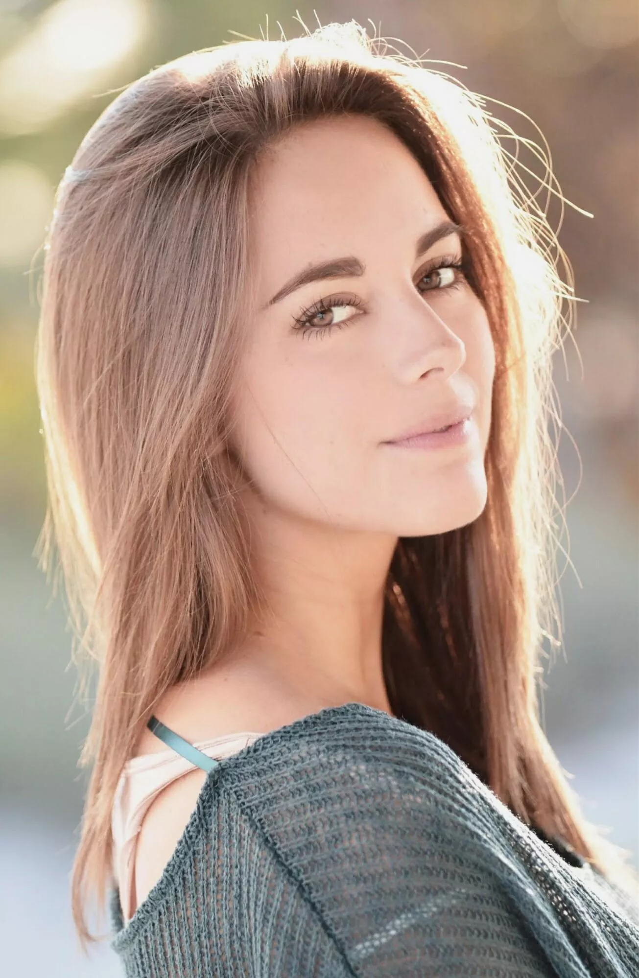 Maria Elisa Camargo posted by qwer5r