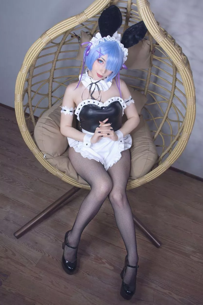 Rem cosplay by (Shiroktsne)  posted by Weird-Doughnut7002