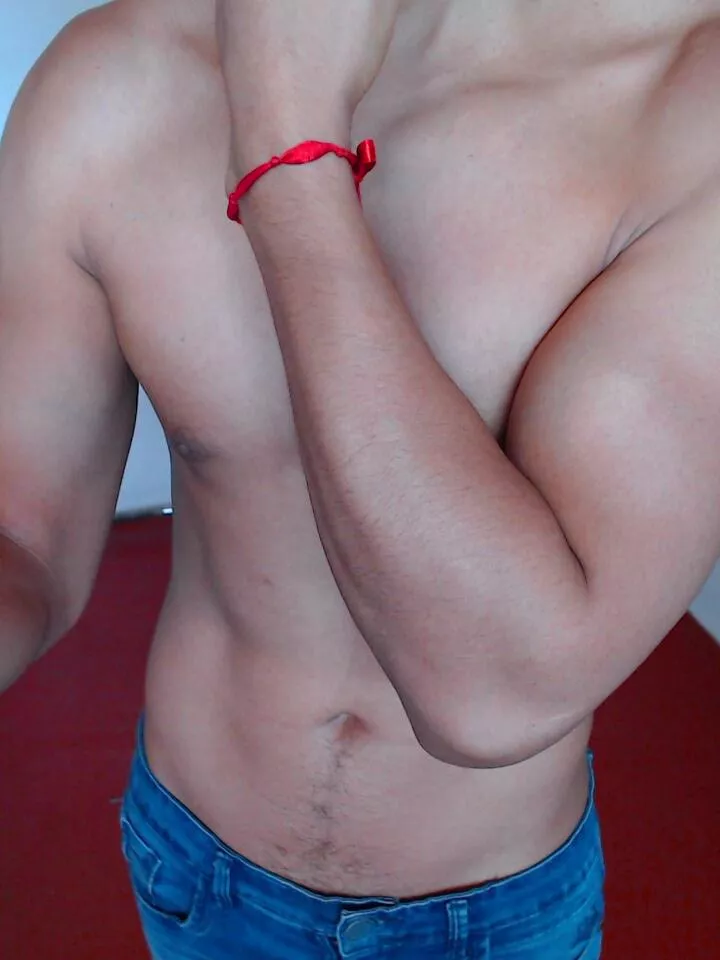 Say if you want me to hug you with these arms  posted by gonzalo_hillary