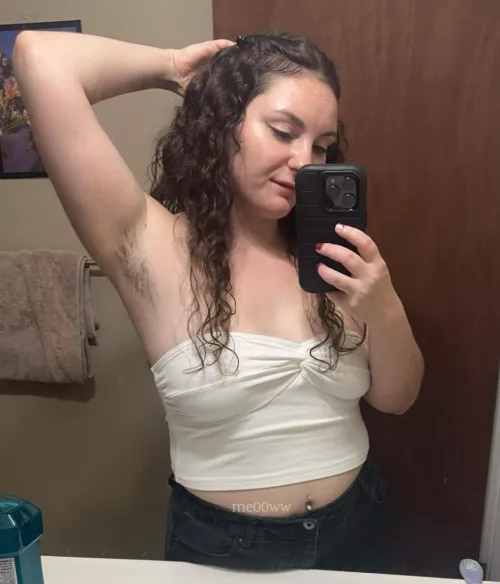 There’s nothing sexier than a woman confident enough to not shave at all by me00ww