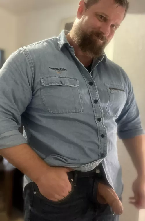 What do you think? . Is this a good way to get a good first impression at the job interview ? by Top_Handle2768