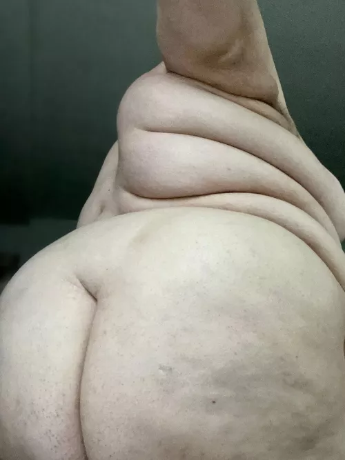 400lbs+ of succulent ass 🍑  by GreenNatural420