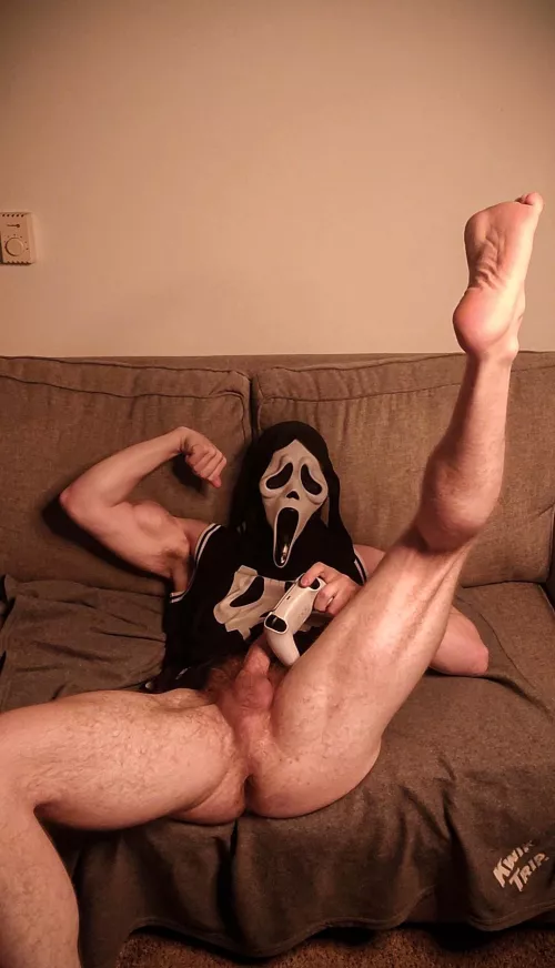 Fuck my tight hairy hole ? It hasn't been used in years.. maybe I'll scream ;) by gymbruhhhhh