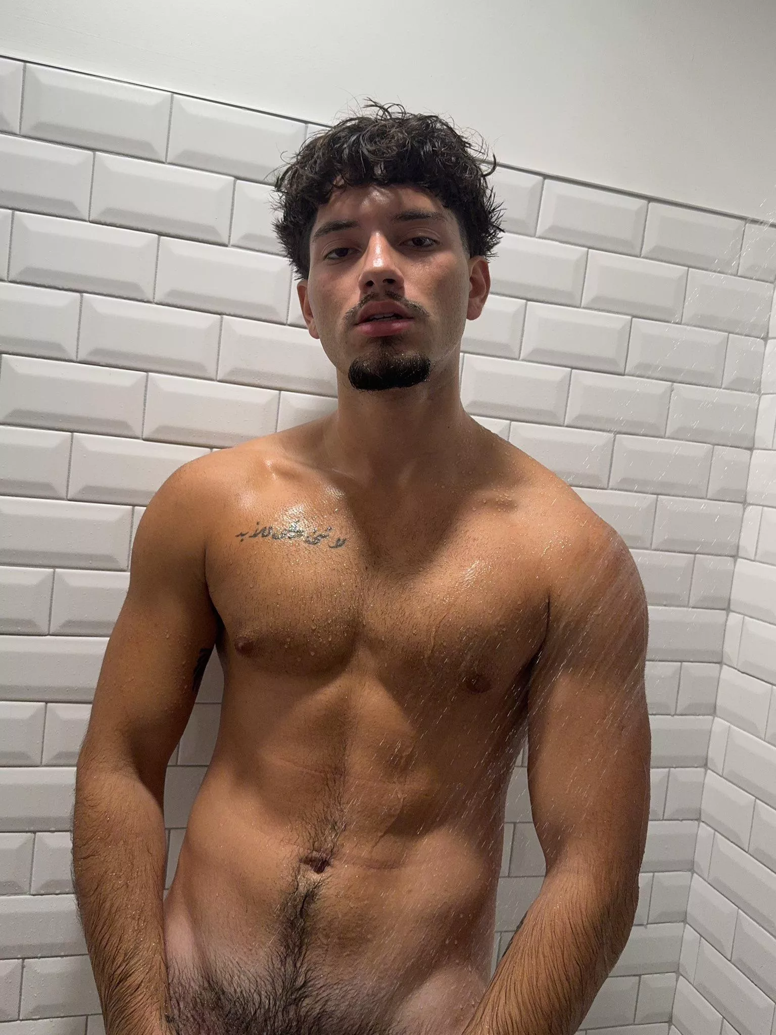 Let’s shower? posted by champvgnetears