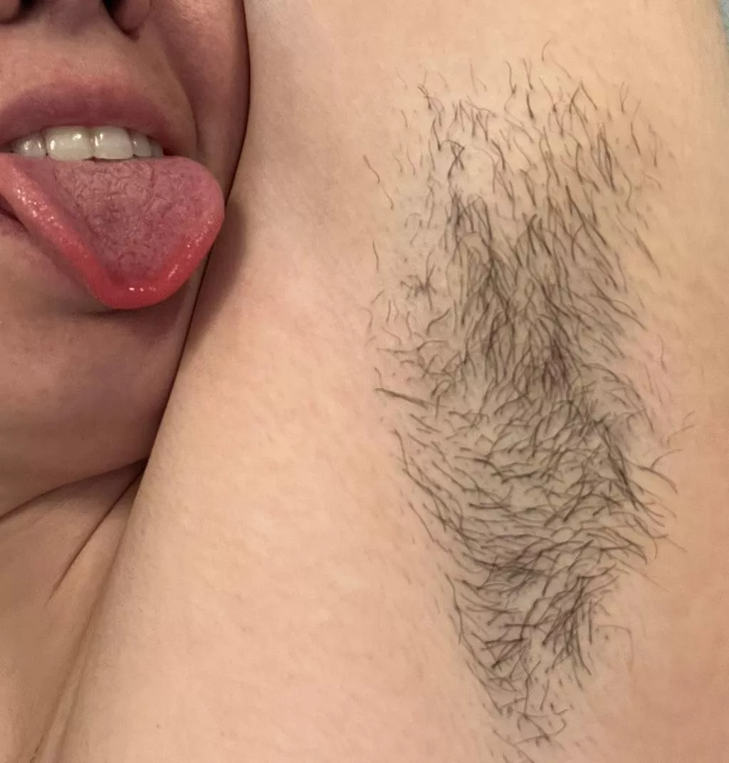 wish your dick was between my pits...😫 posted by baby_sophia20