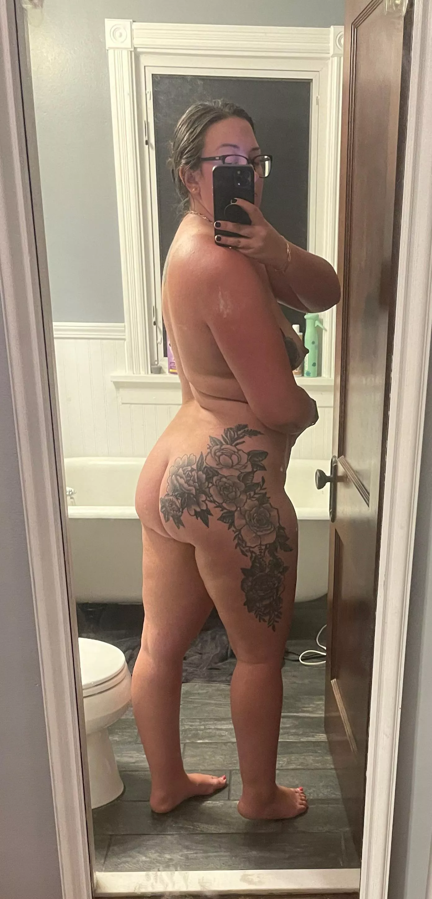 28F 5’5 180 posted by VisibleMagician4284