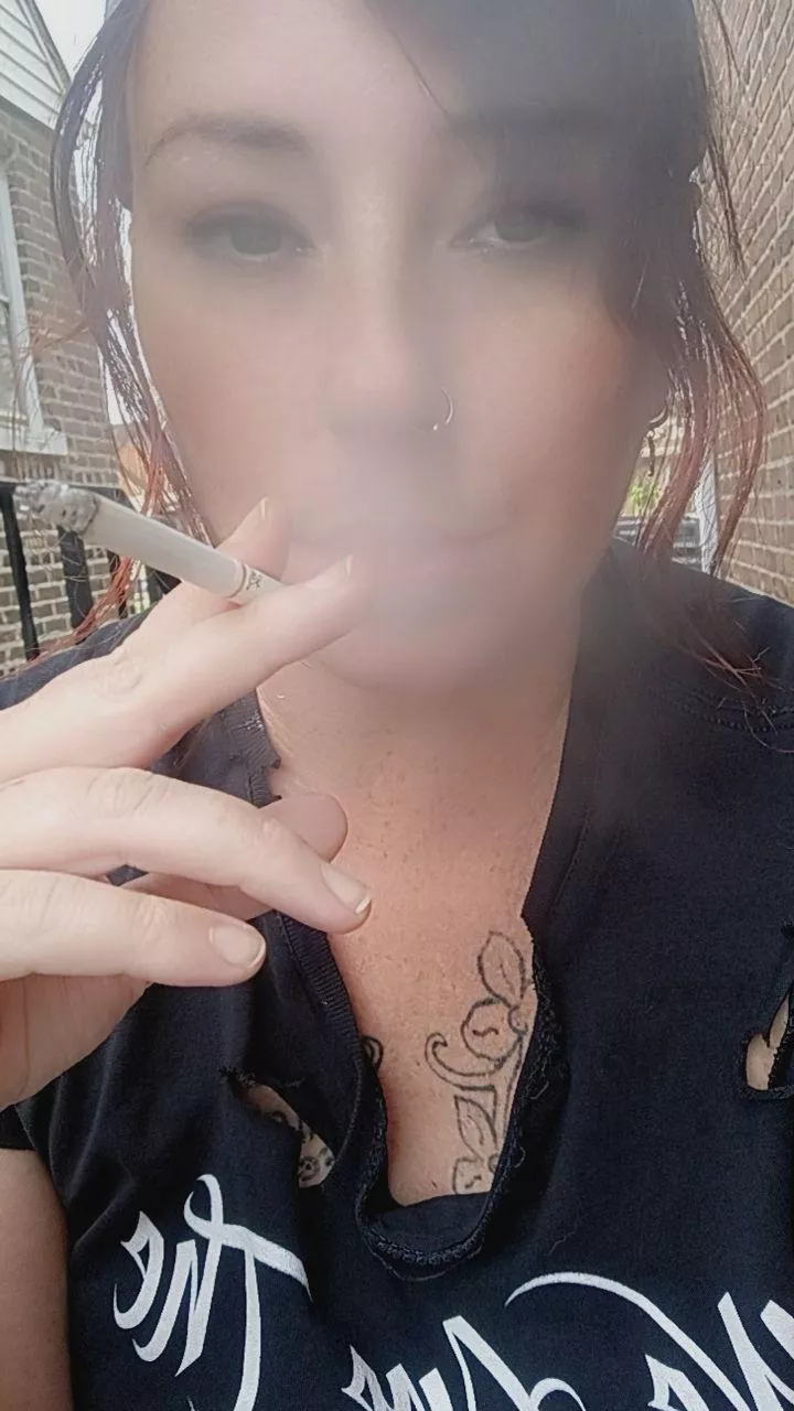 A little smoke in the breeze  posted by Milfsnax