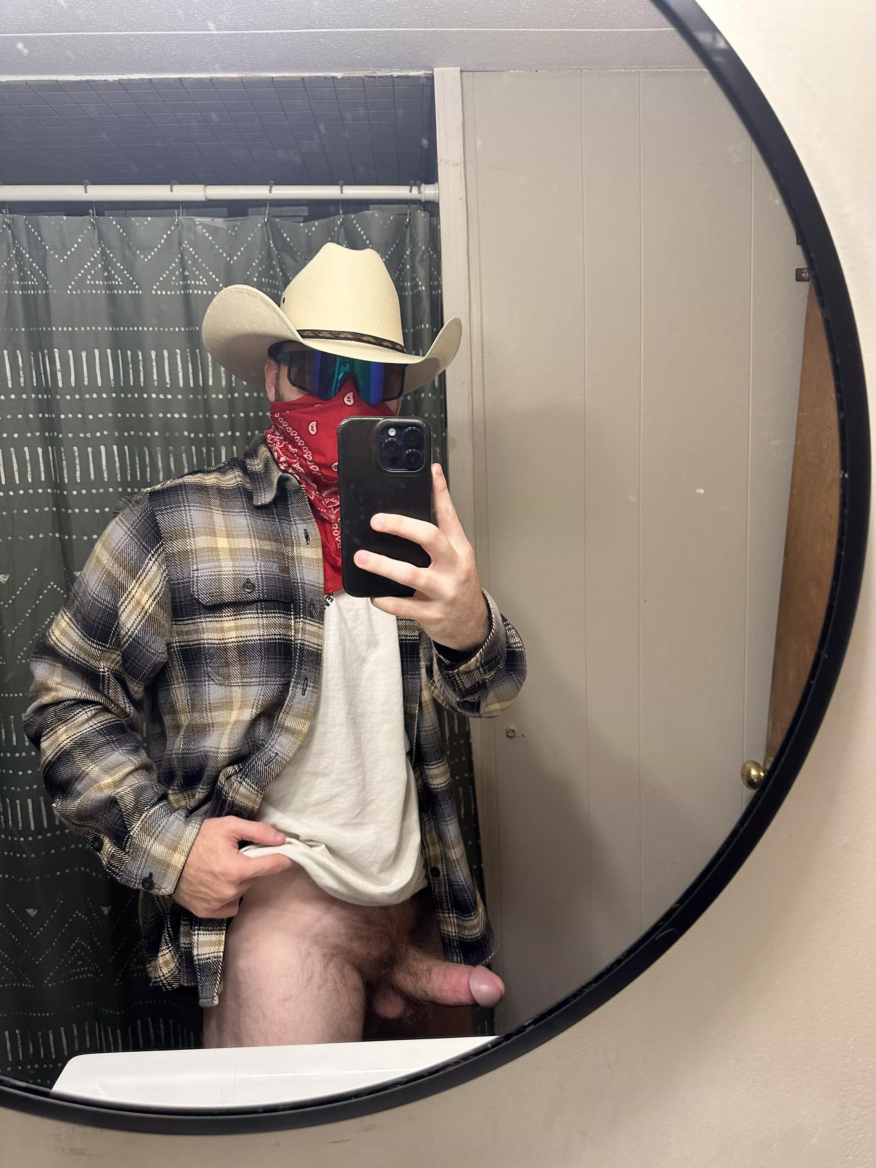 any bros want a big country dick? 😏 posted by dontaejn2000