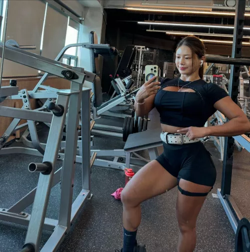 broad shoulders by figurephilosopher