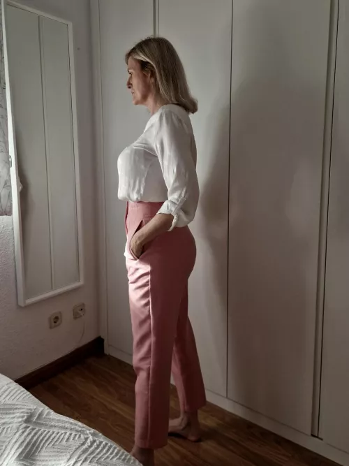 Classy mature by Sophyna