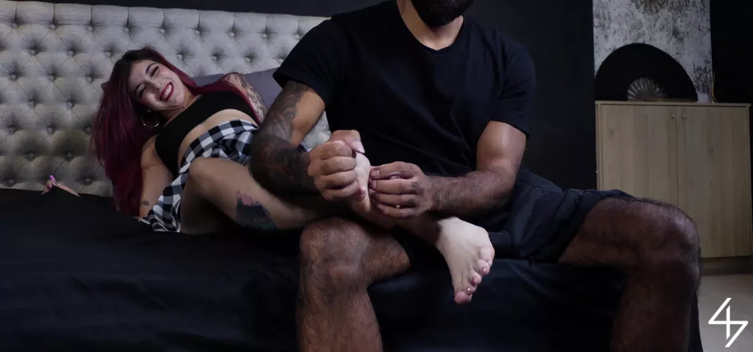 Foot massage turns ticklish! by ronin_44x