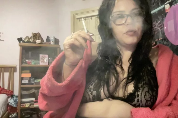 I just love to smoke  by Mayapaceybental