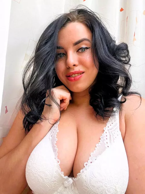 Max size of cleavage! by ClaimbLily