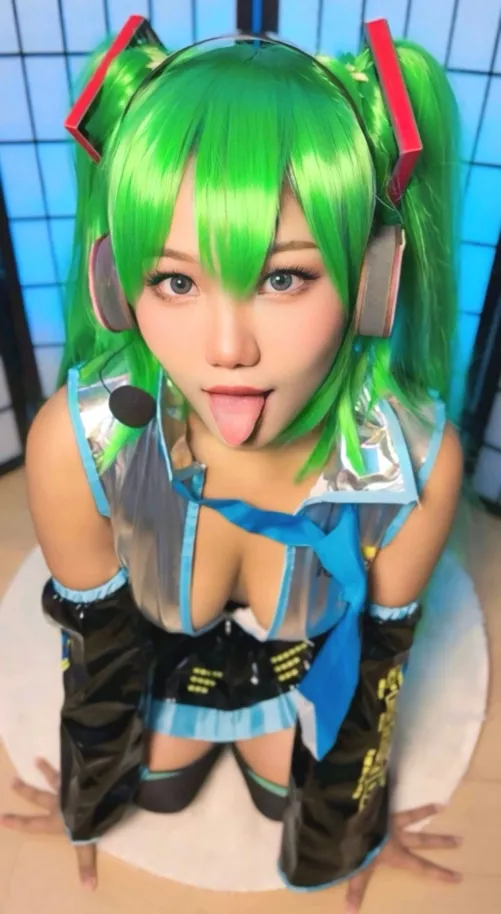 Miku hungry for a snack (amino_kung) by amino_kung