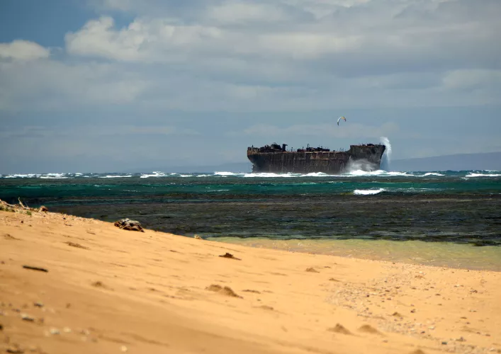 Shipwreck beach  by colapepsikinnie