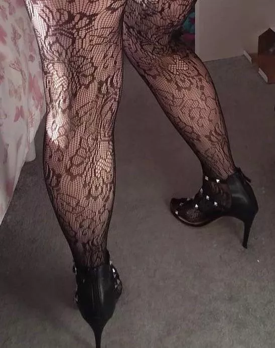 Studded posted by b0redandhard