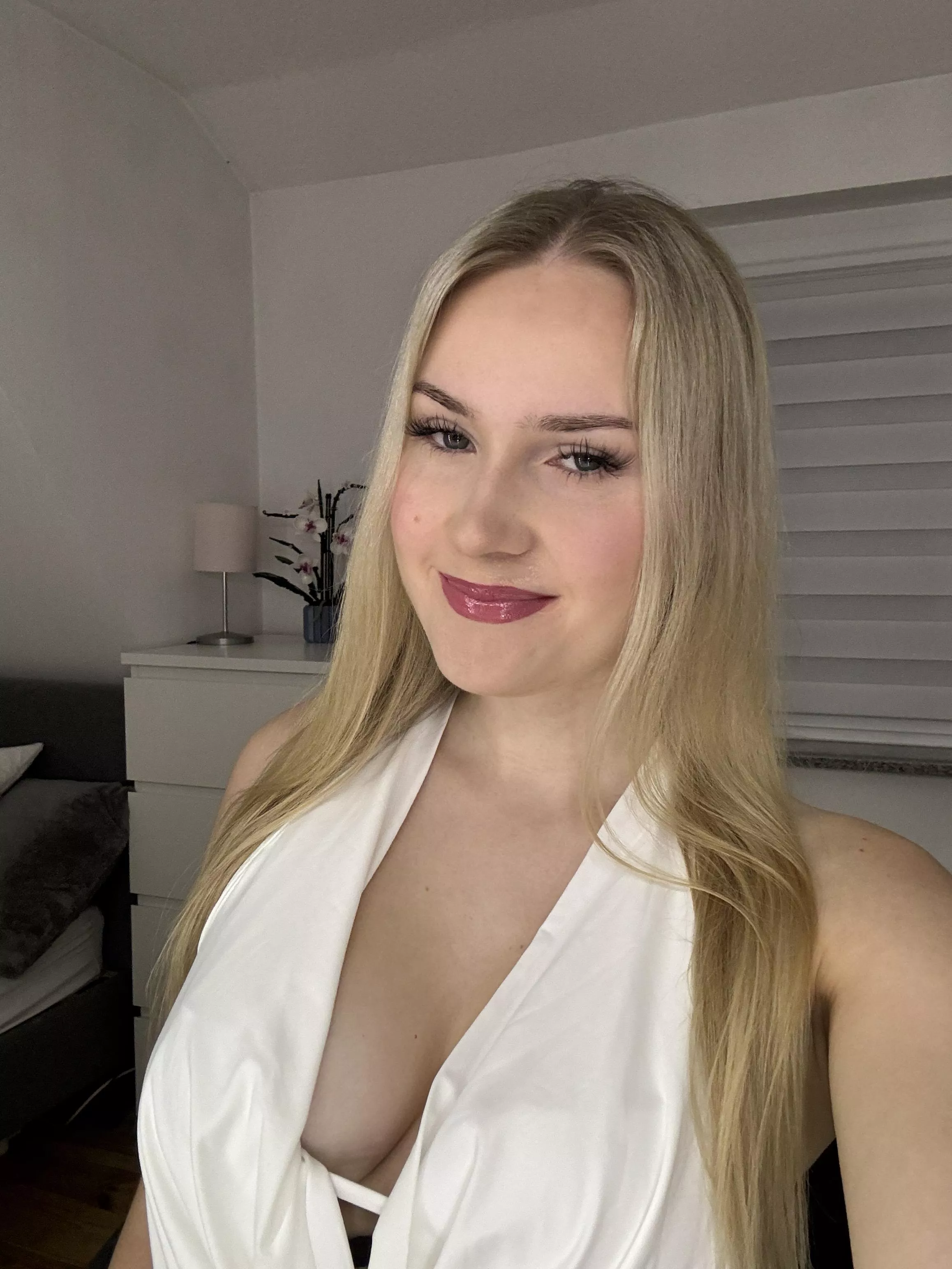 A smile a day keeps the doc away posted by kiaralhillxo